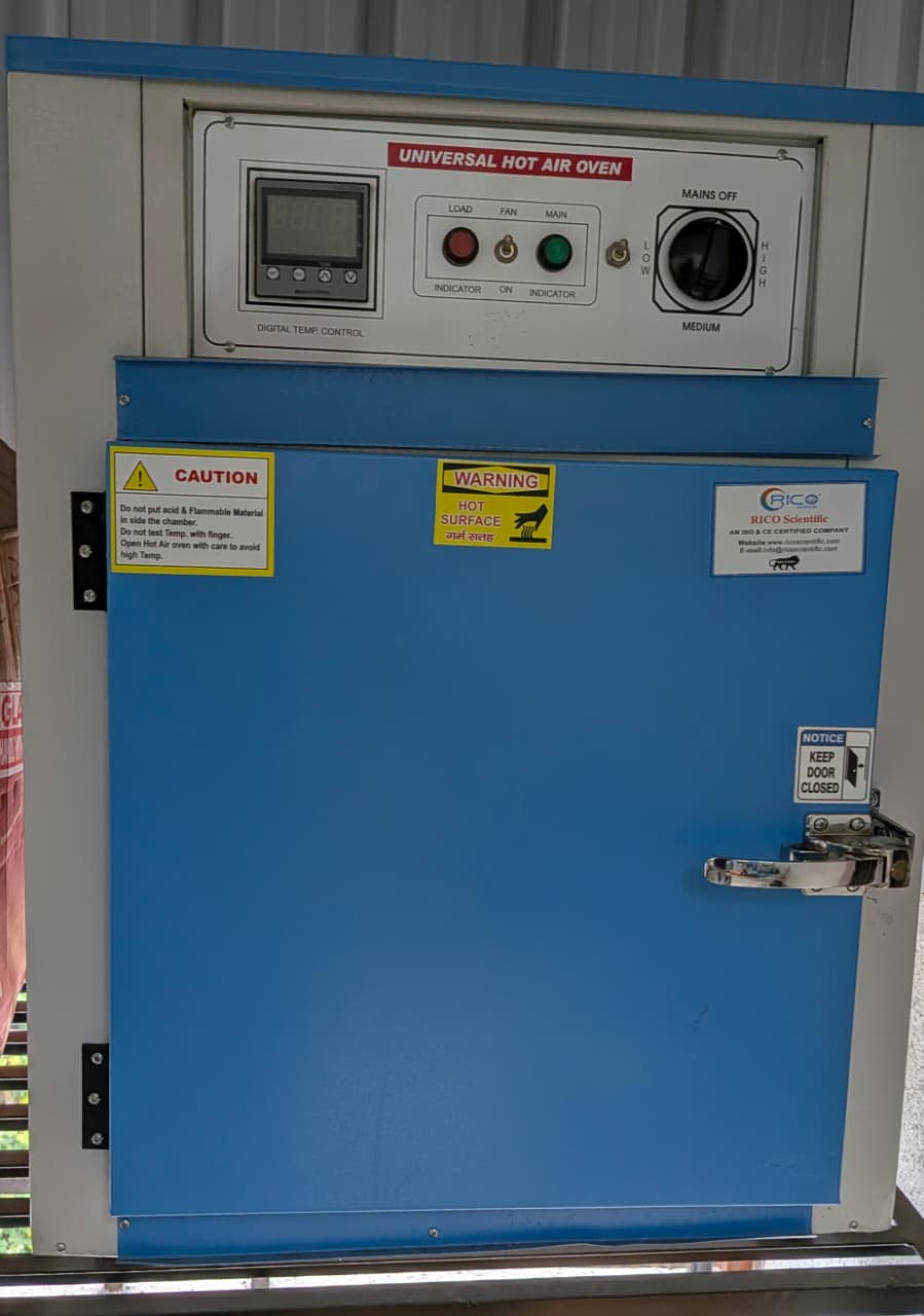 Universal hot air oven at Yash ChromTec
